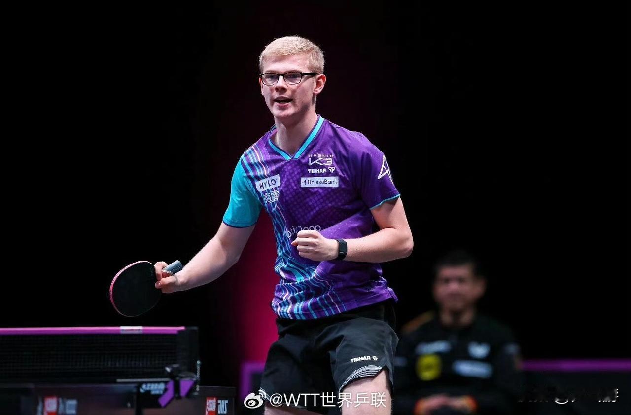 🏓多哈冠军赛•看小勒布伦和张本比赛像看喜剧似的，两个严重情绪化的人在对轰，太快