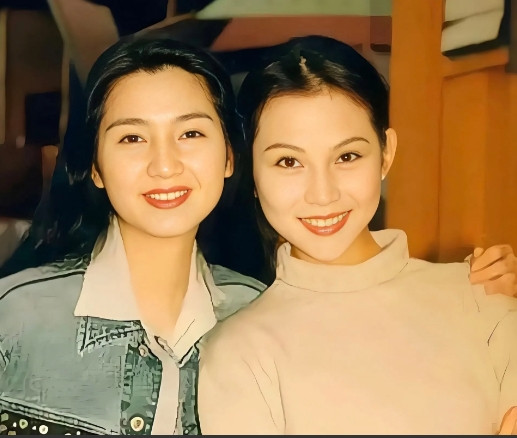 1993年，蔡少芬把闺蜜洪欣引荐到刘銮雄跟前，本想给姐妹谋条活路，没承想却引发了