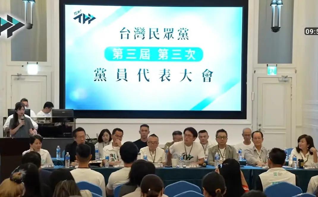 民众党党员代表大会，柯文哲出席，黄国昌说要与卢秀燕更加紧密地合作。卢秀燕马上就要