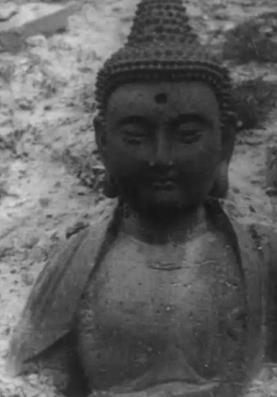1938年，五台山的僧人打破佛门规矩，砸毁寺中供奉多年的青铜大佛，几千斤佛像被大