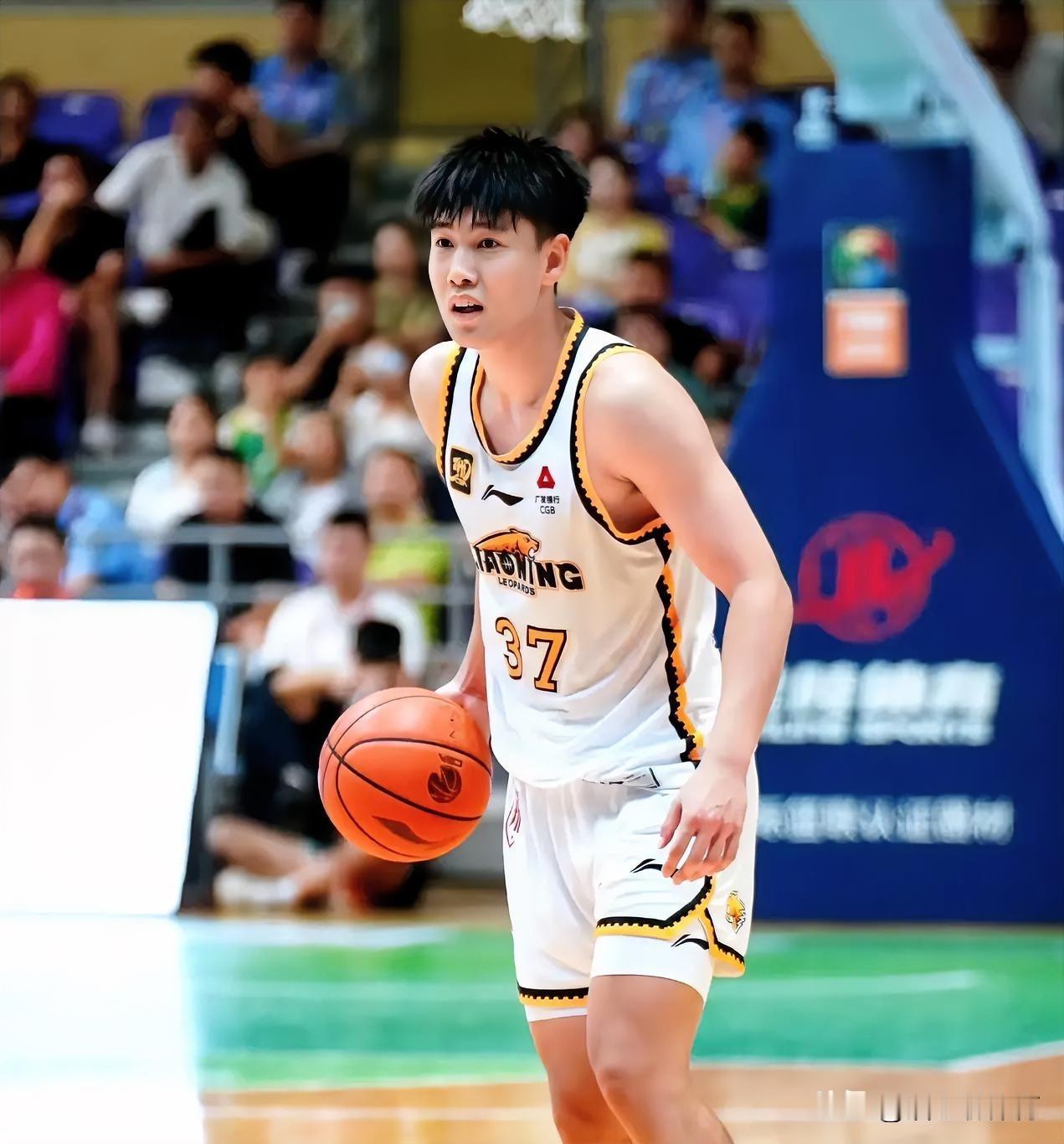 杨鸣看到了吗？鄢手骐只能打一两场好球，真应该早点换上李虎翼，不仅仅手帝状态起伏不