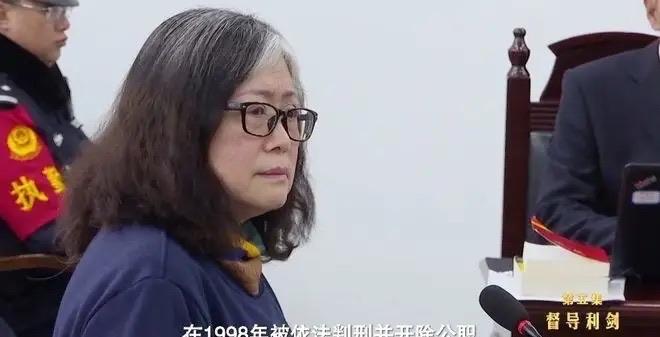 孙小果1994年17岁就参与轮奸，判3年却一天都没进过监狱。靠他妈伪造病历办了保