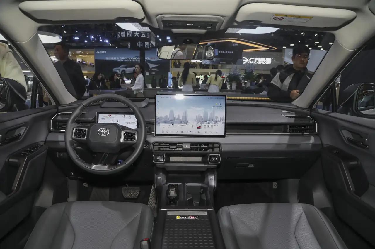 这就是赤裸裸的现实，世界五大车企排名：第1名、特斯拉：美国第2名、丰田：日本