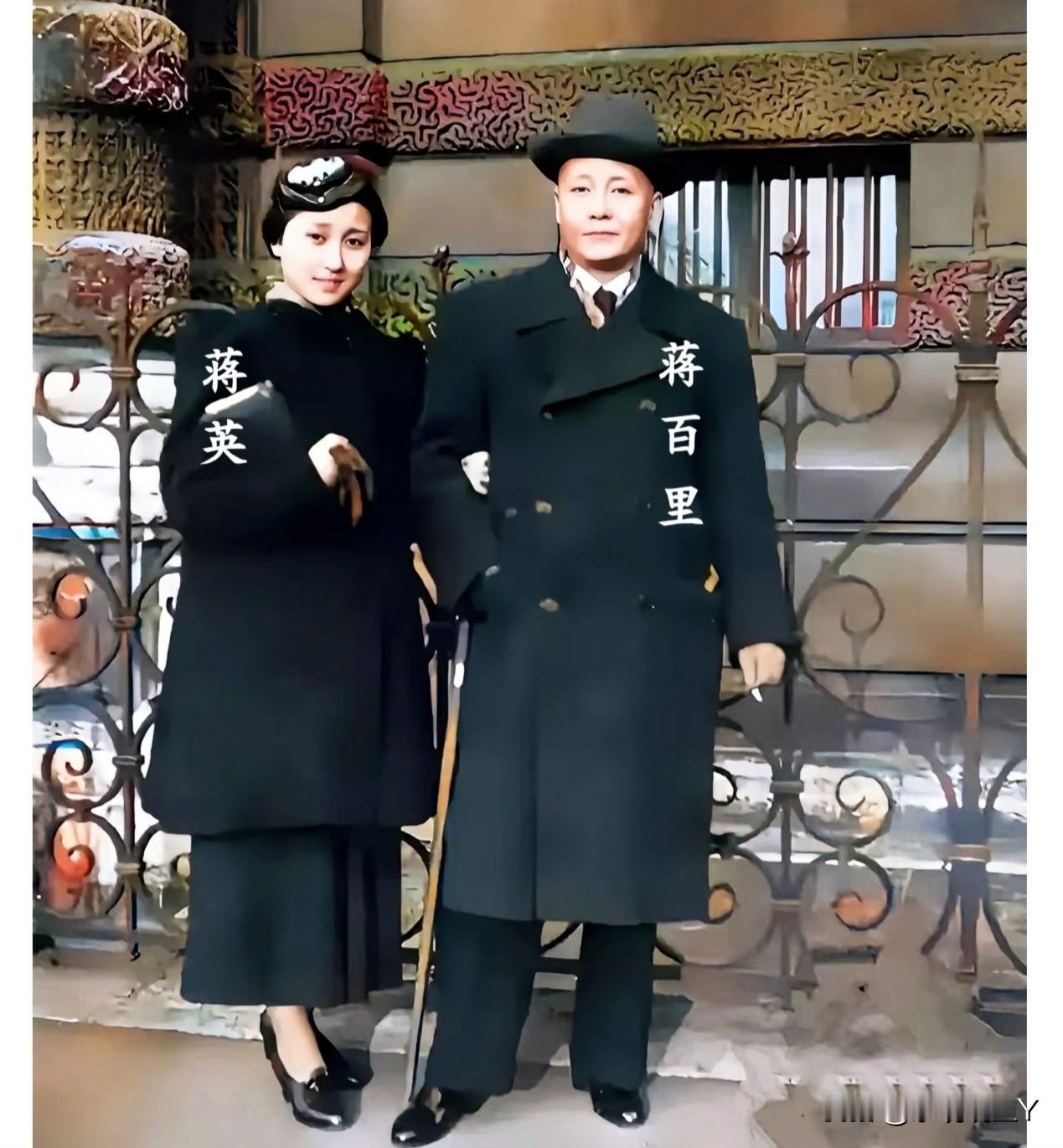 这才是1936年蒋百里与女儿蒋英在卢浮宫的真实貌相，都看一下呗！这并非演戏，也绝