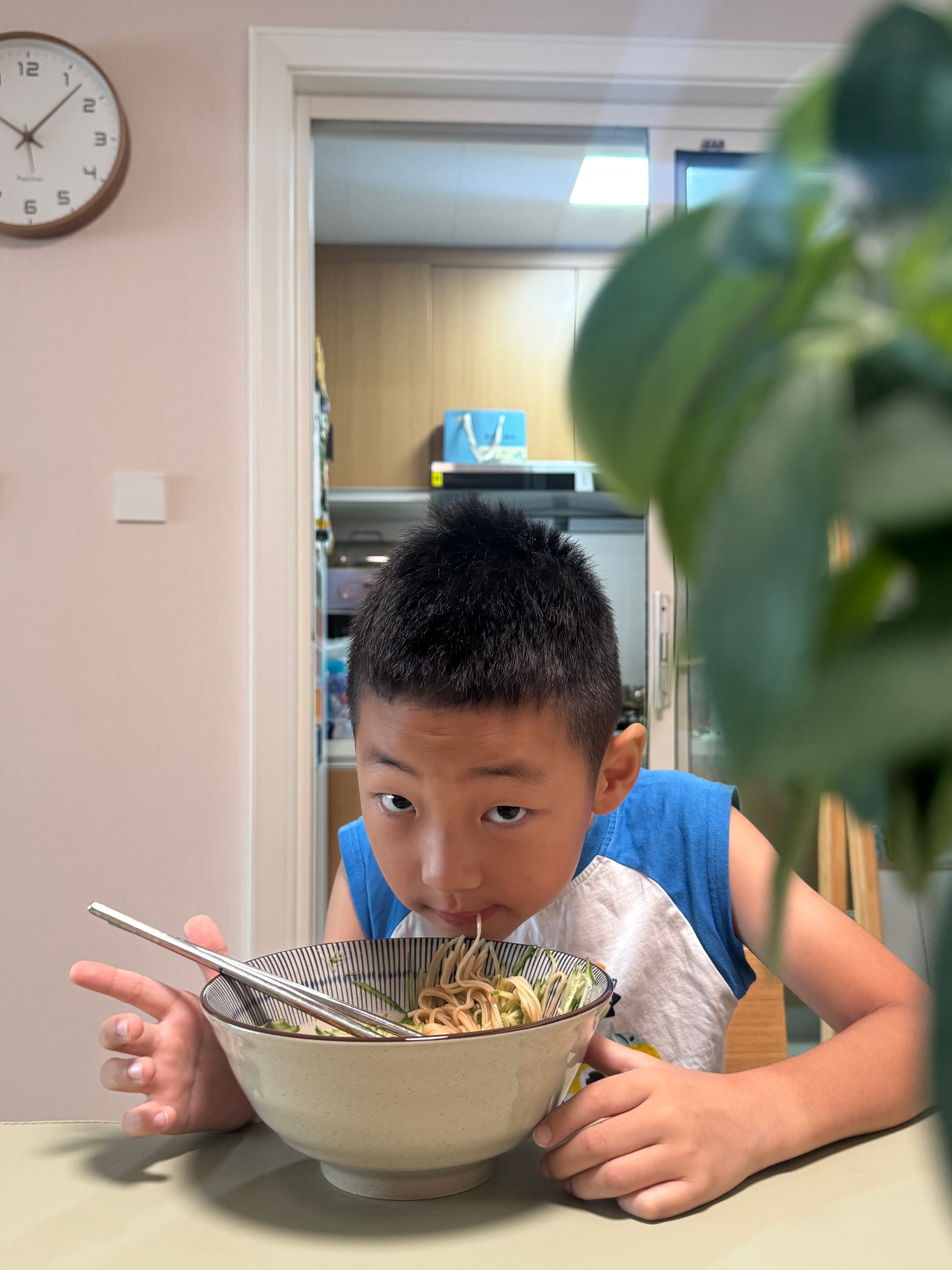 早饭吃面条：