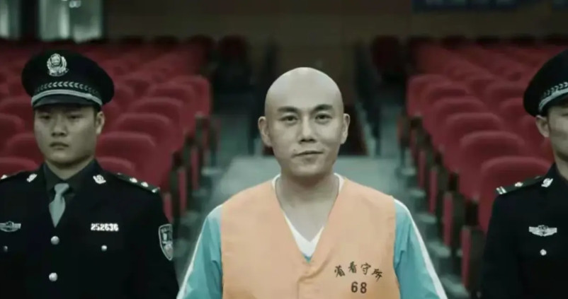 《扫毒风暴》大结局，这解释不通！最大漏洞出现！一审时：卢少骅说：他做的是盐酸