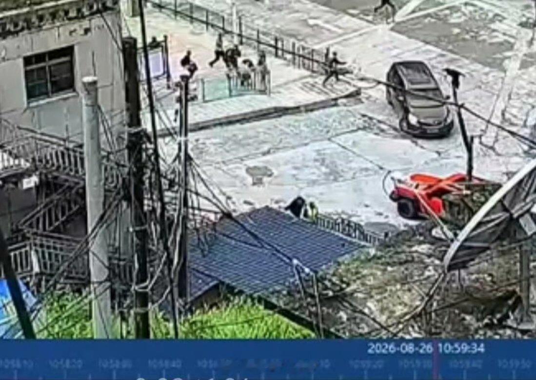 吉隆口岸红车主人，是一名导游。​