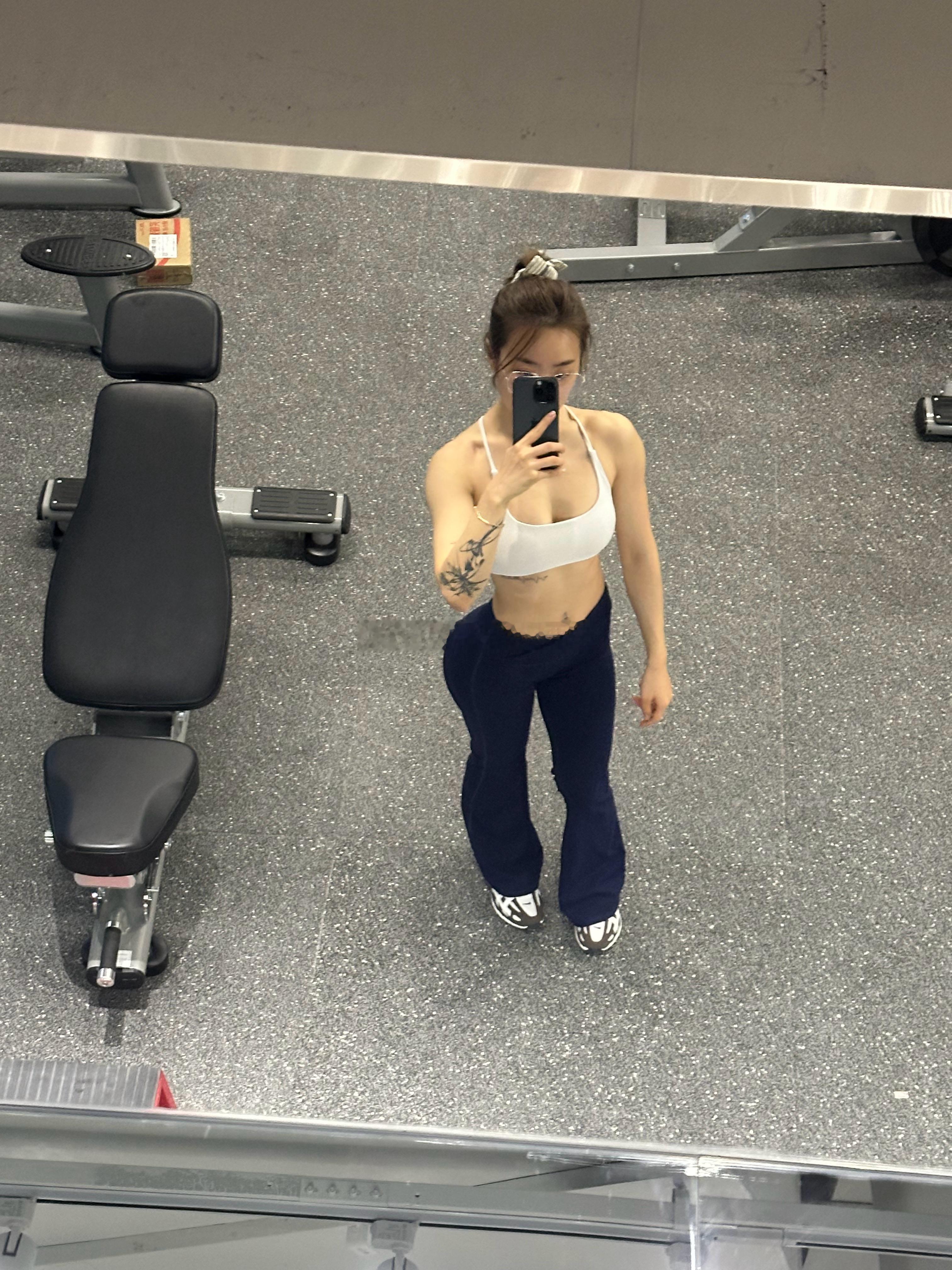 还是有点肌肉看着顺眼啊😉练起来～冬天就要这样动健身微博冰雪季深圳