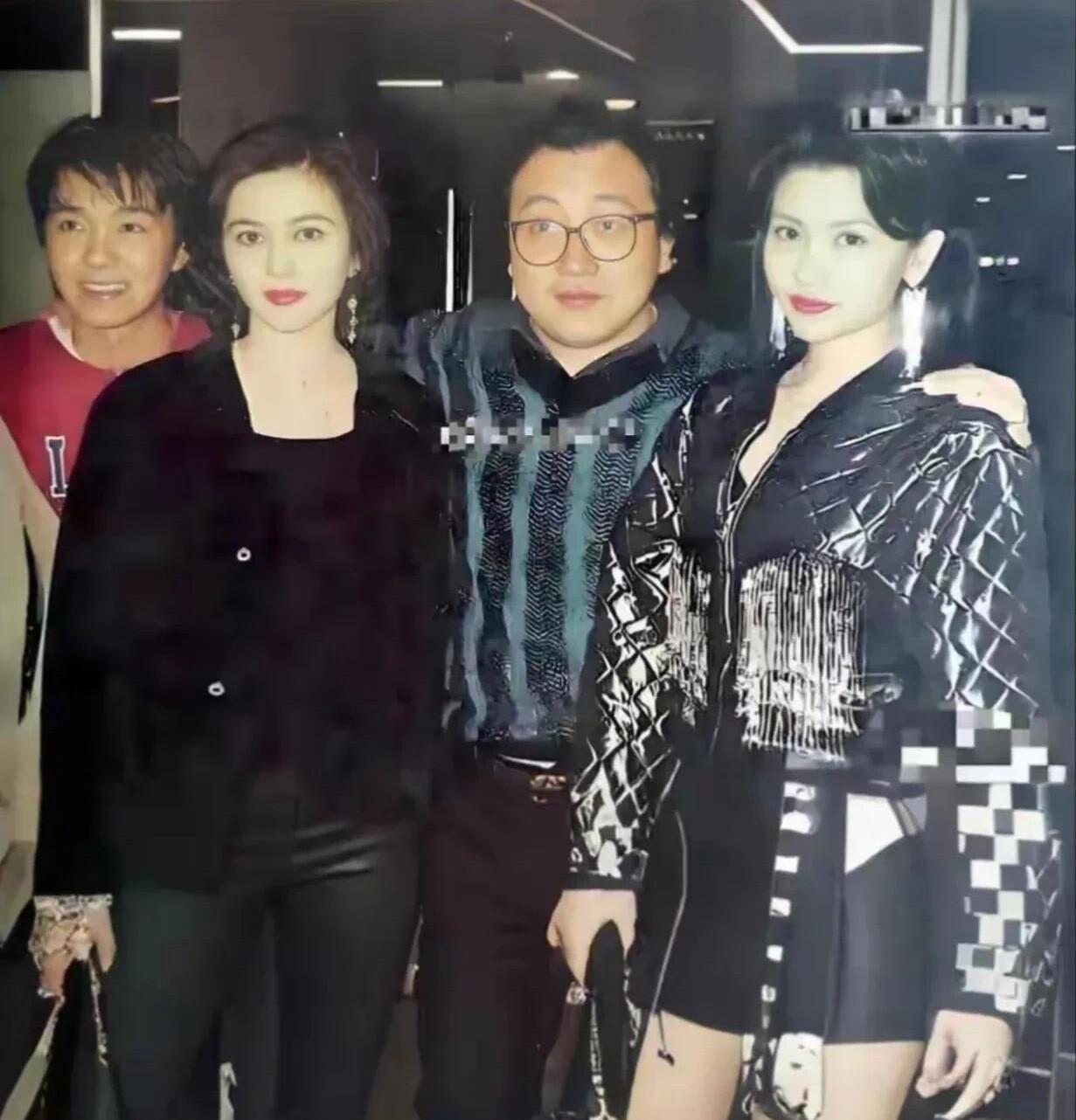 年轻时候的关之琳比邱淑贞美多了，是真正从年轻美到现在的大美女。关之琳的眼睛比较大