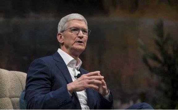 美国慌了？苹果CEO库克抛出惊人言论，振聋发聩！他说：“我们死守中国制造，不是因