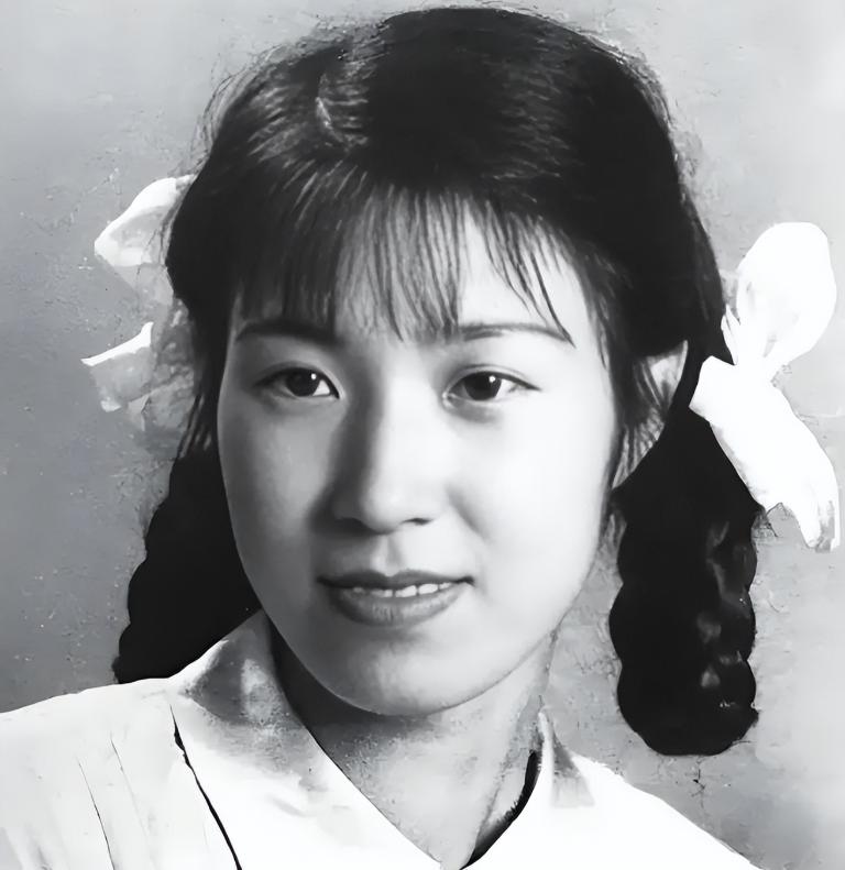 1956年，溥仪的第四位妻子去抚顺战犯管理所看望他，考虑到她与溥仪多年未见，破