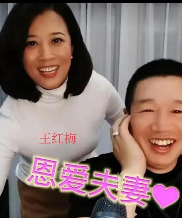 这个人叫王成权,他的老婆叫王红梅,在电视剧《刘老根》中饰演小满的