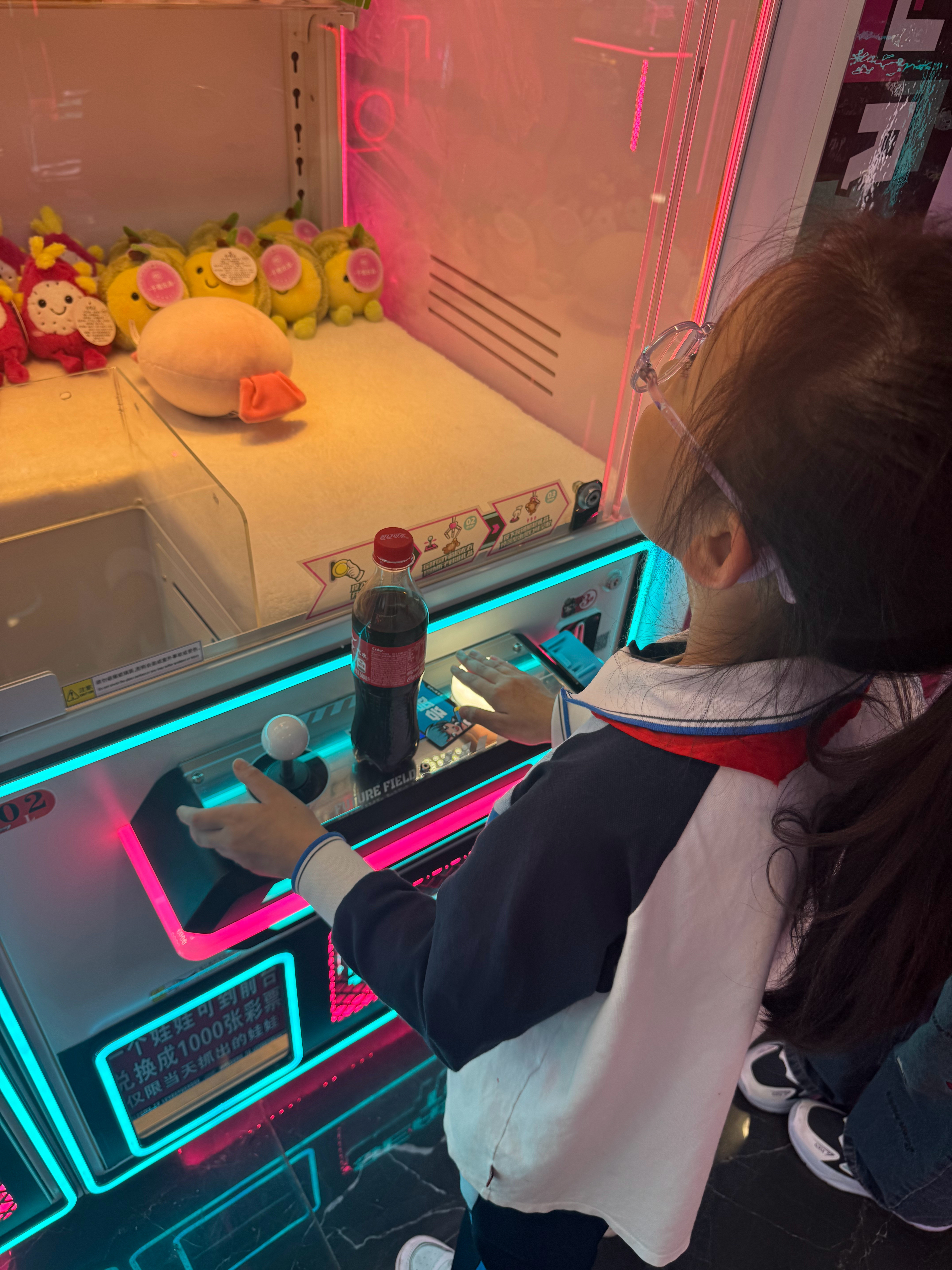 妹妹这抓娃娃圣体，一次中！哈哈！​​​