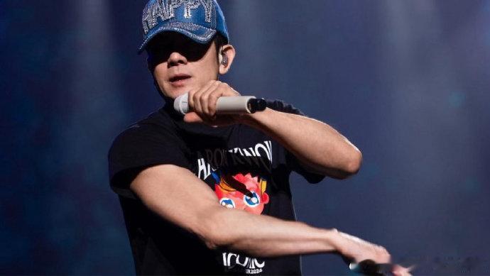 最近郭富城和方媛一起现身佛山，方媛这回特意为郭富城的演唱会助威，两位看上去特别的