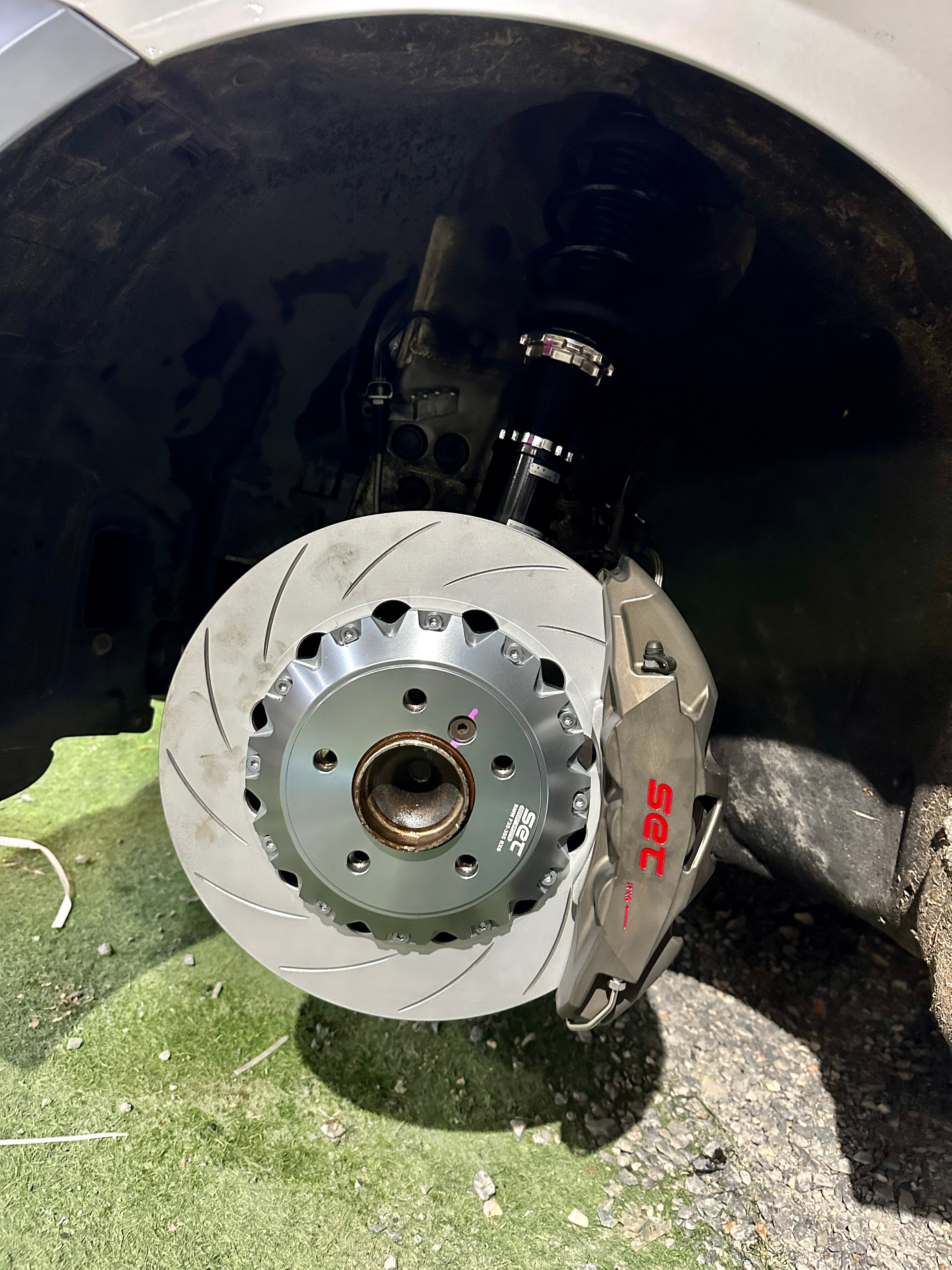 没工位在门口也得干。