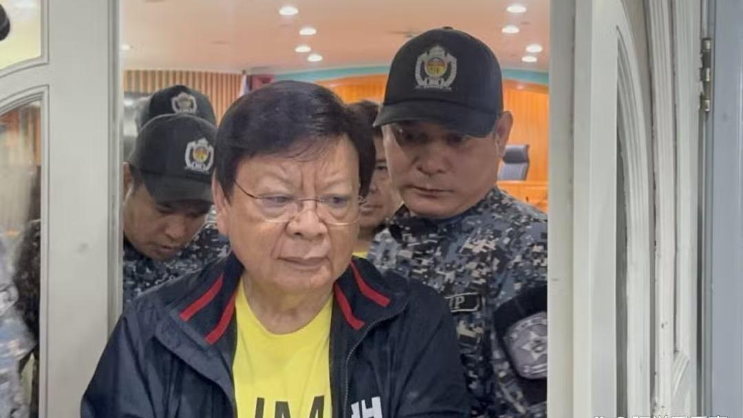 马科莱塔因程序规则争议，严重质疑埃斯库德罗担任副总统莎拉·杜特尔特弹劾案审判长的