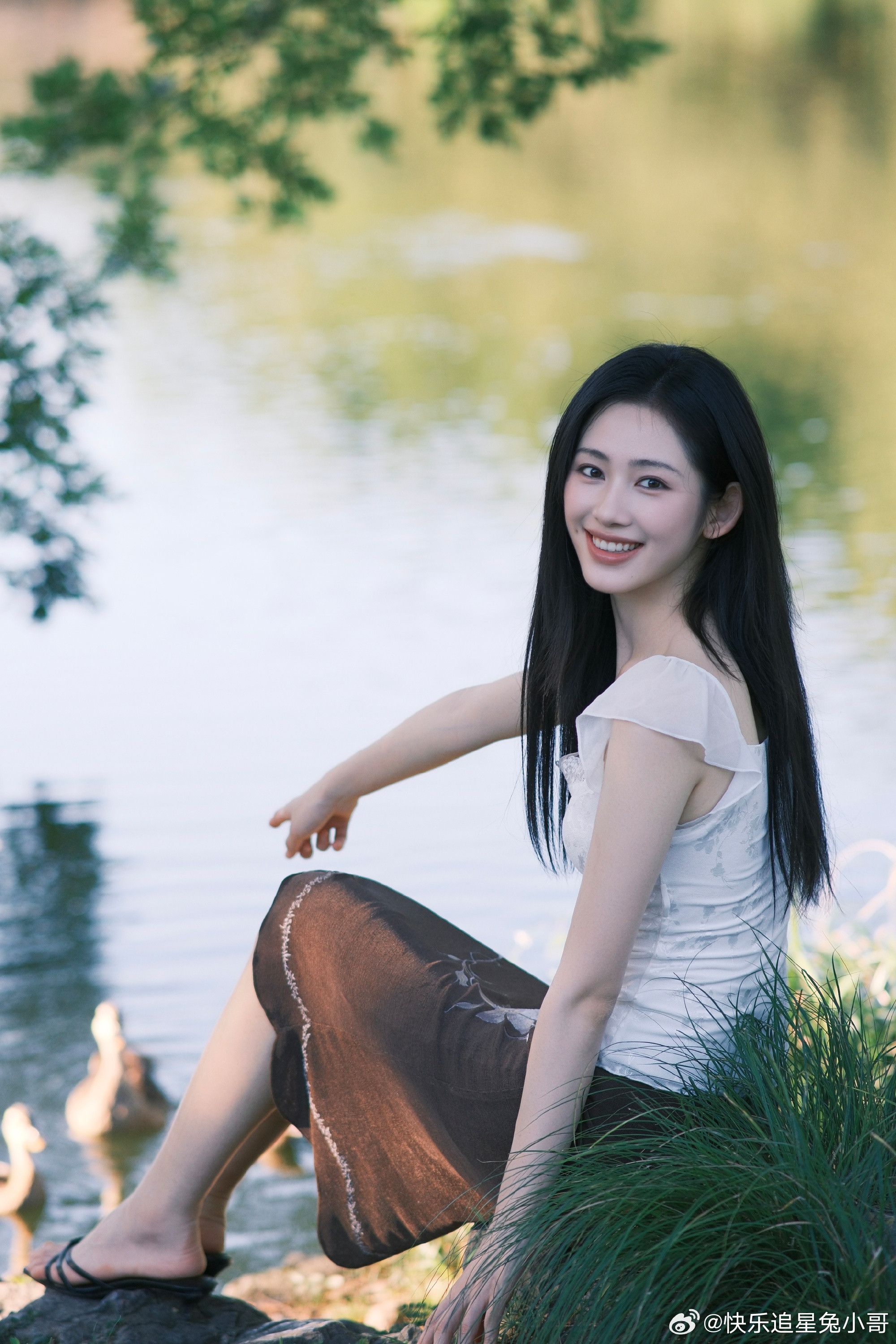 鹤秋长发妹短发姐鹤秋长发短发都精彩被叶芝鸿的短发造型狠狠戳中，利落短发衬得眉眼