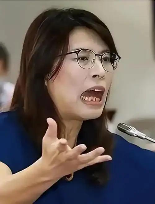 郑丽文，到手的国民党主席的位子，恐怕要飞了！明明一开始，局势是对她有利的。9月