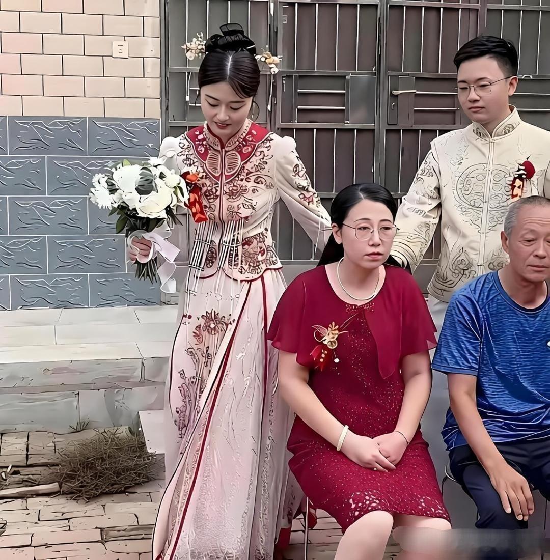 新娘要不就换个人嫁了吧，你看看这一家人都不太高兴