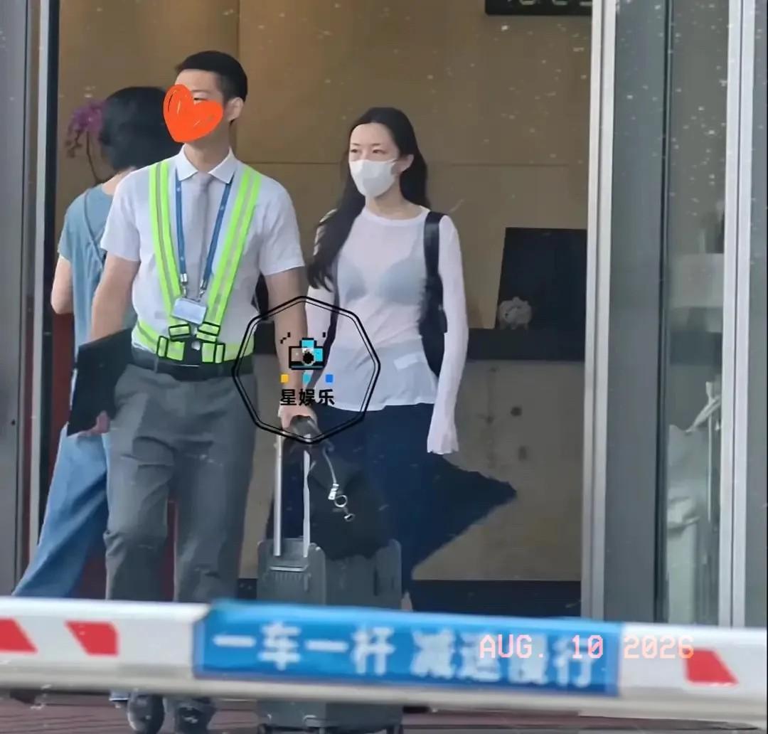 王菲，引发热议。8月10日，57岁的王菲，冲上热搜，这一次，不是因为谢霆锋隔