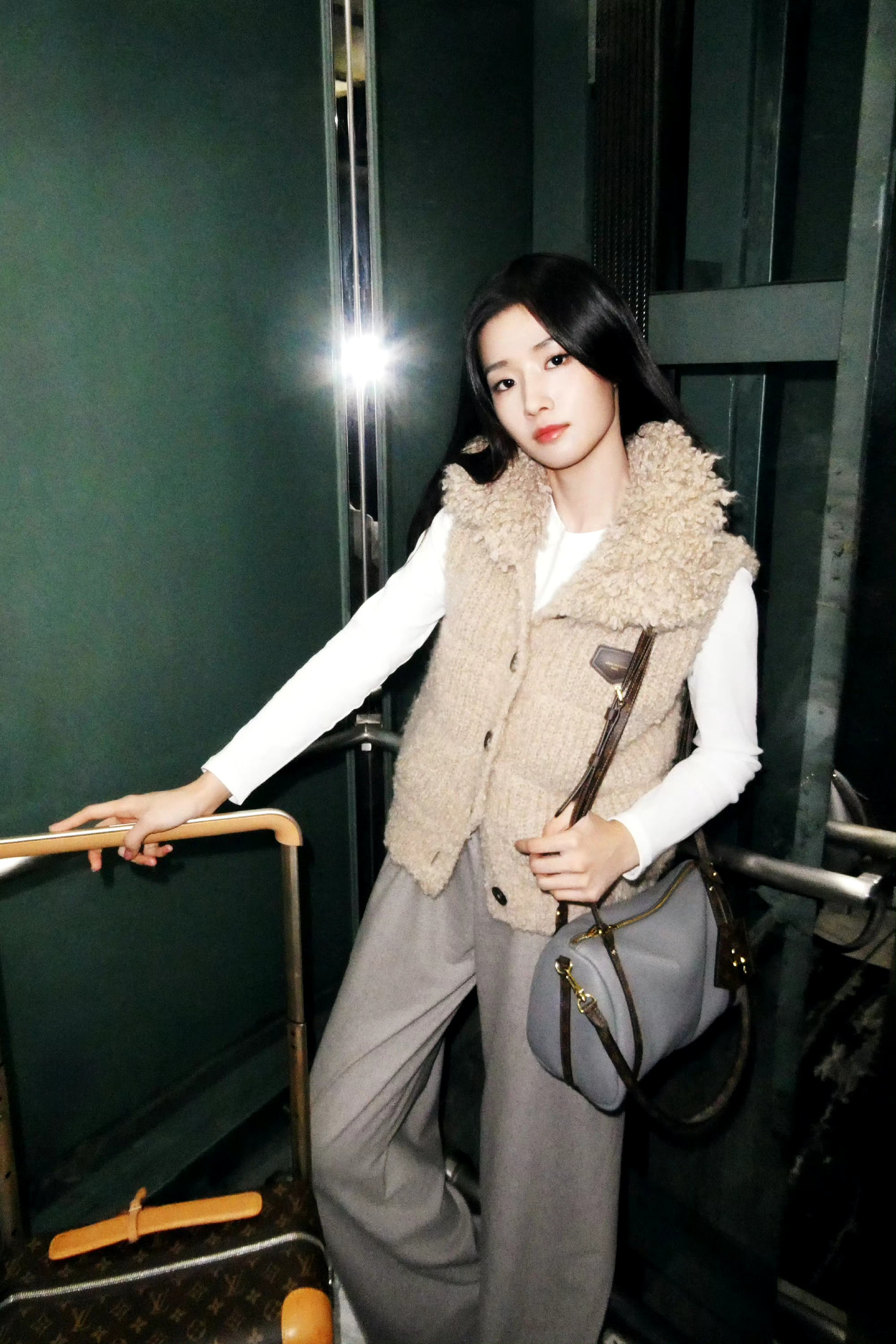 卢昱晓巴黎时装周，完全温婉大气的美女！