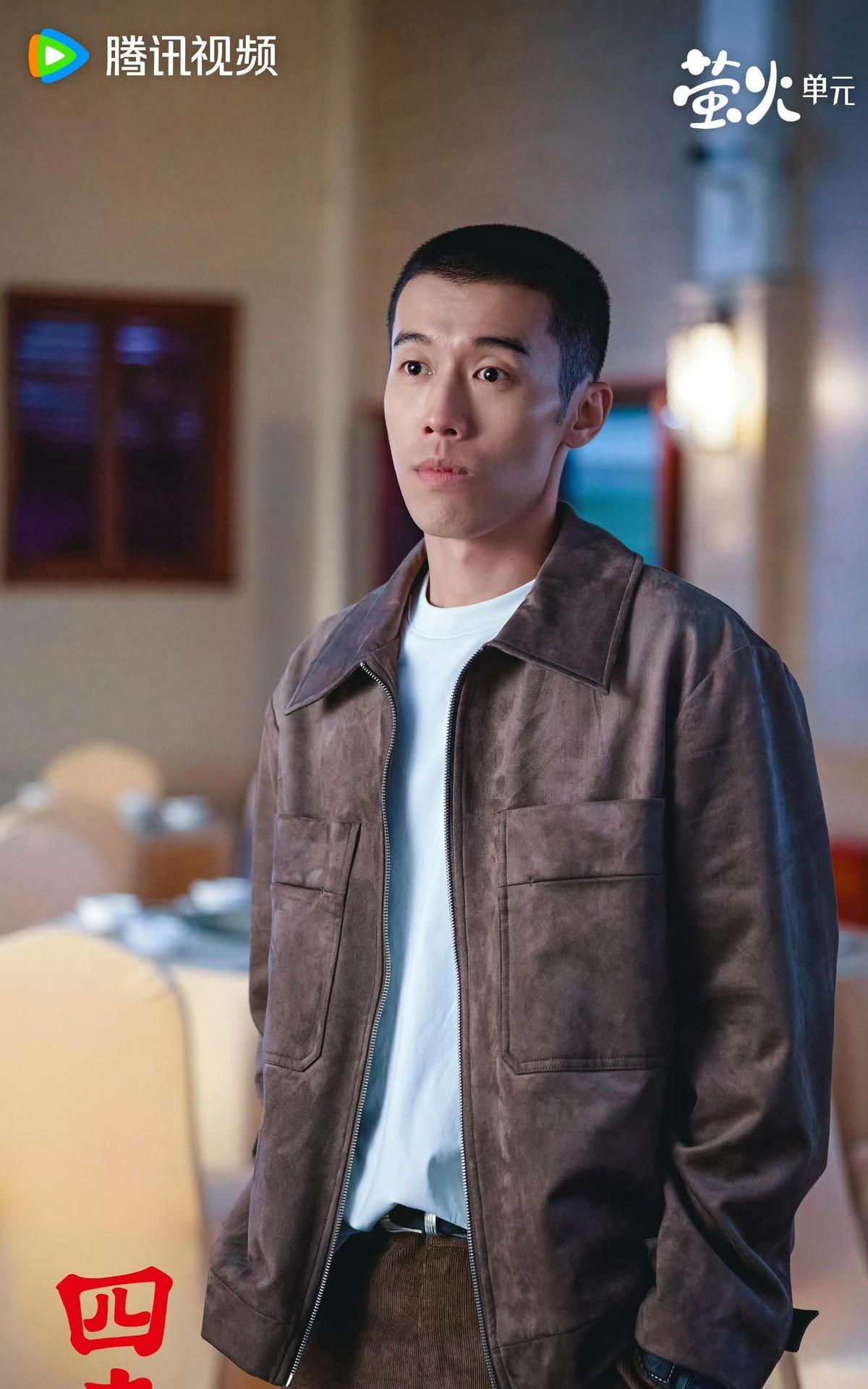 《四喜》播到李景哲卖房给沈明珠治病那段，弹幕直接炸了。医生男主本来戏份不多，结