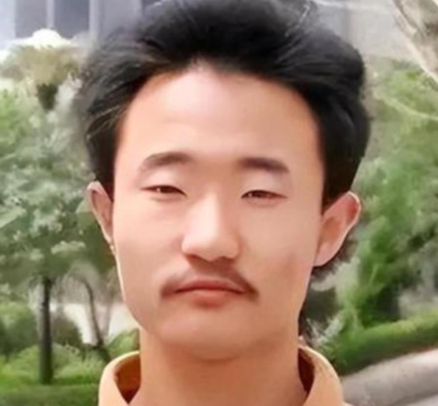 2004年，王端鹏考了749分，离高考总分只差1分，成为了山东高考状元，在当时轰