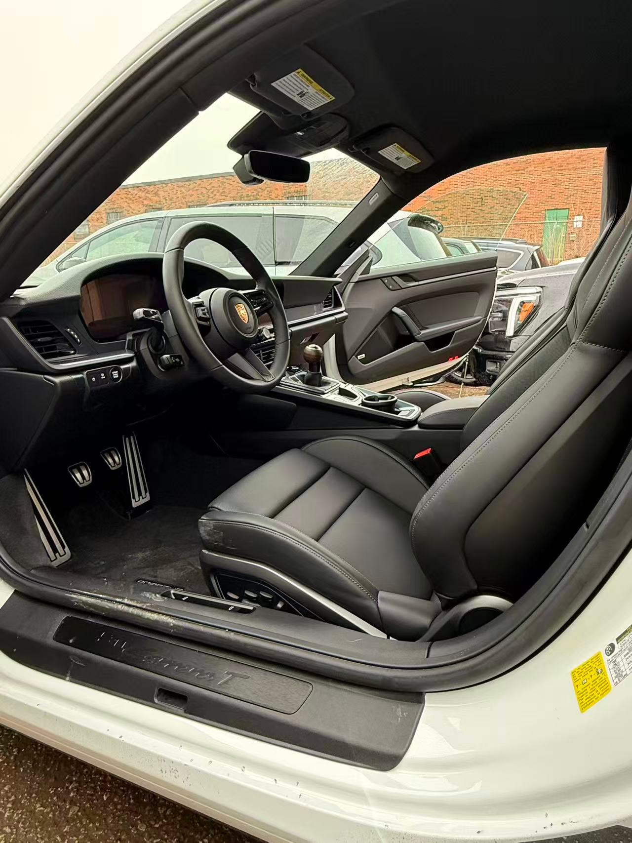 白色手动挡911安排回国预计五月份交付2026款保时捷，卡雷拉T手动挡白外黑