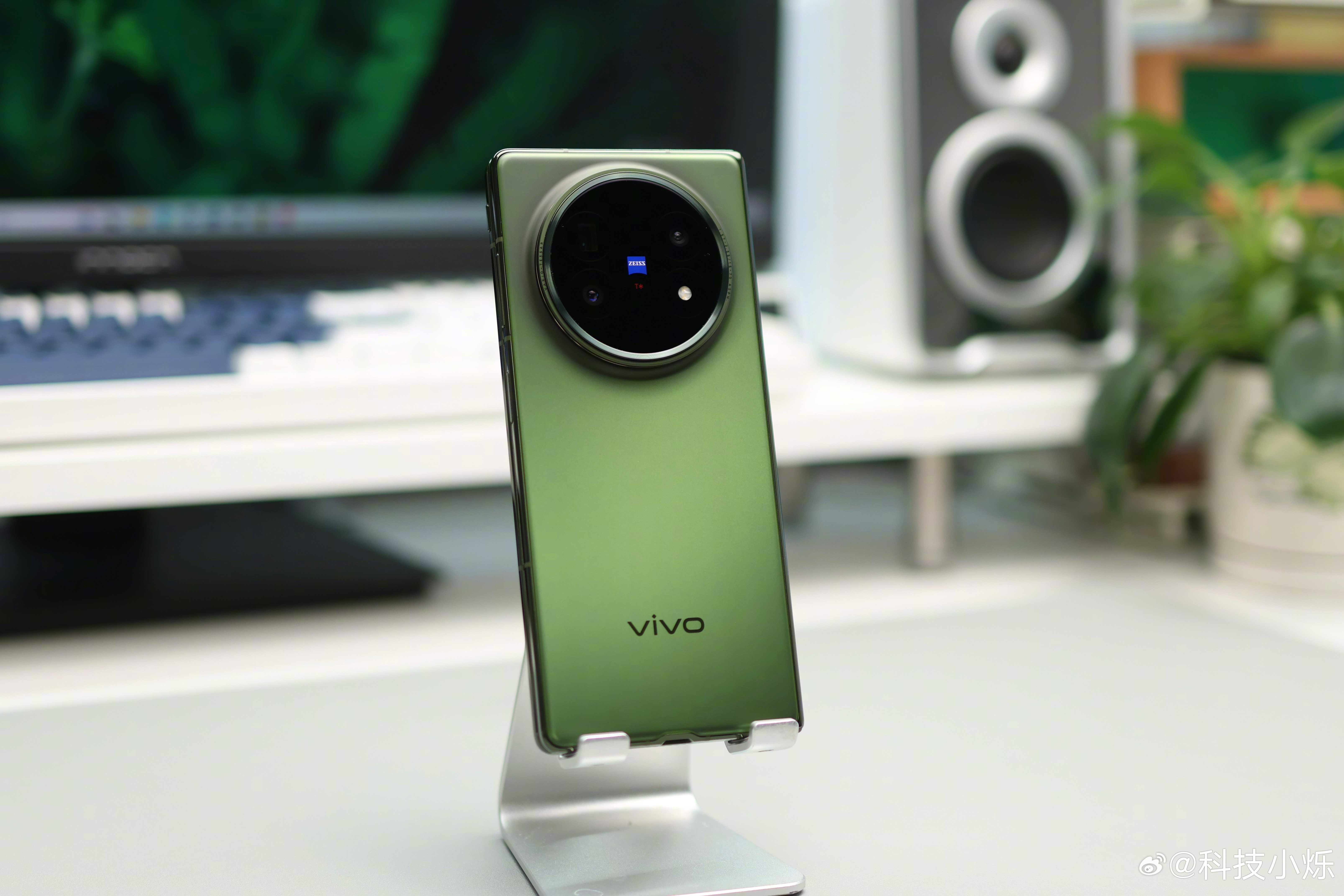 荣耀MagicV6、OPPOFindN6接连登场，今年折叠屏大战正式拉开，