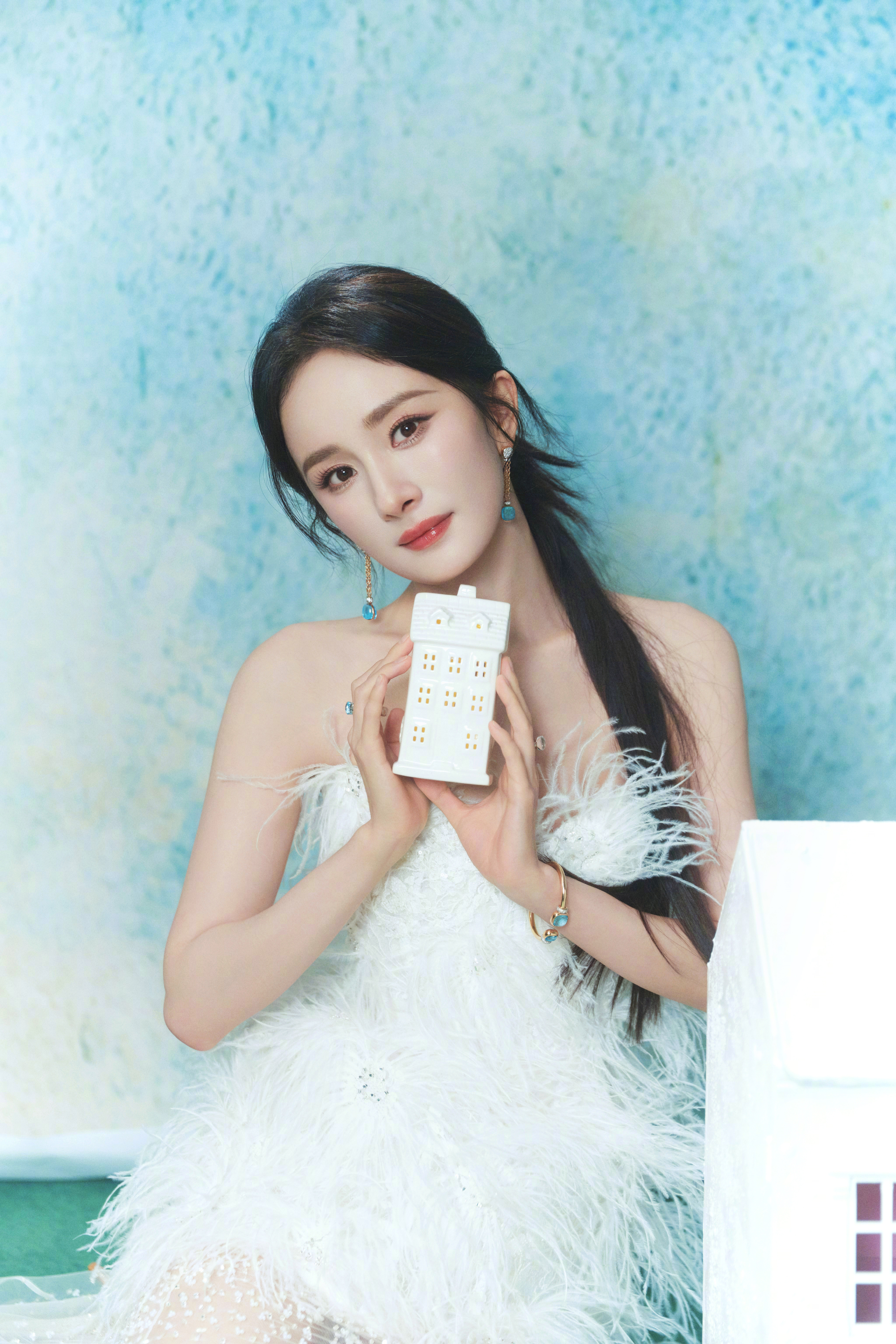 杨幂幂的工作日记杨幂直播差点摔倒玉足脚脚高跟鞋，发射发射＞＞＞💕💕💕