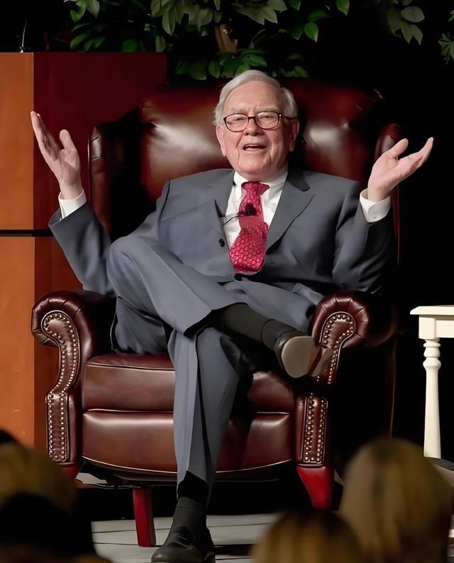 95岁巴菲特宣布退休，而他的一则大胆预言，更是引发全球轰动！他说：“20年或50