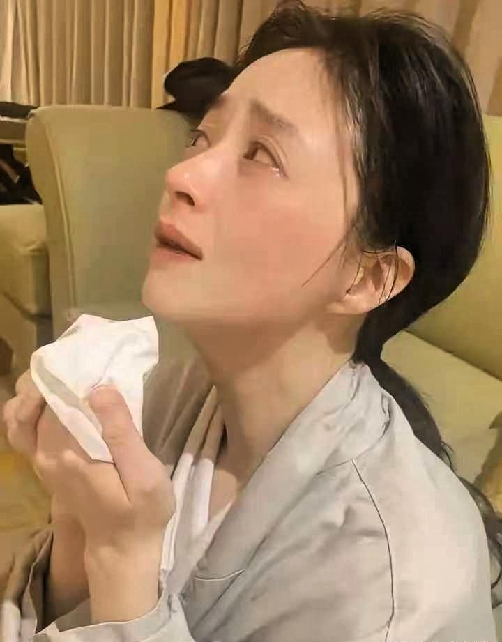 蒋欣又上热搜了，因为吃不饱？11月5日活动结束后，喝了点酒的她情绪有些激动