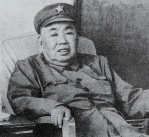 1976年许世友来到毛主席故乡韶山，就在喝酒时，许世友女儿突然上前耳语，许世友