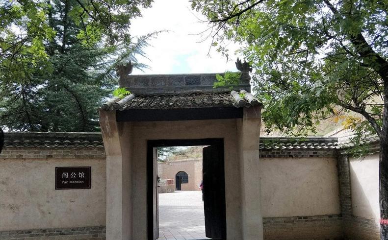 1945年，阎锡山在过生日时，偷偷命人将李蓼源秘密活埋。看着眼前的大坑，吓得他脸