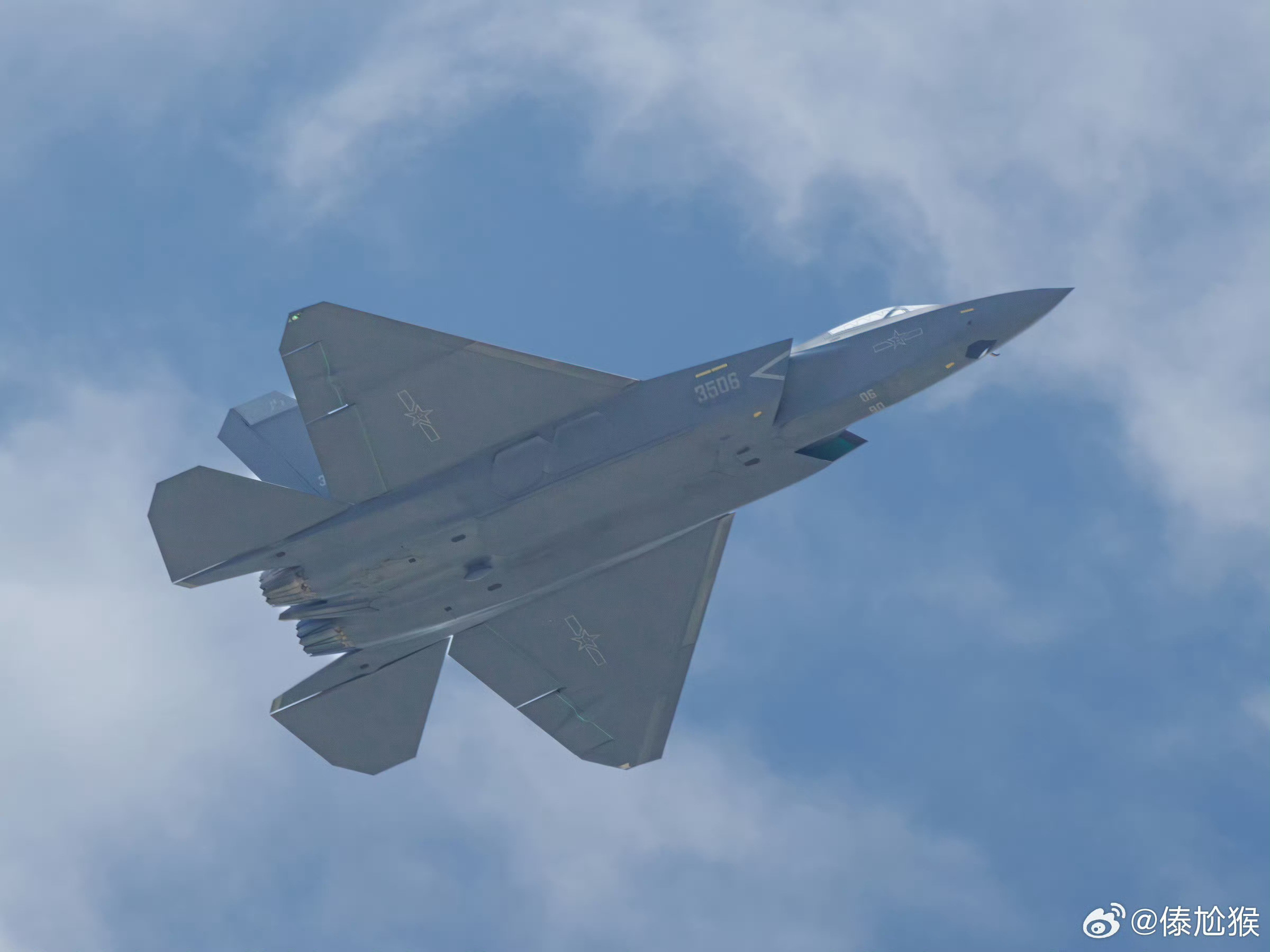 J35的3506号原型机高清图[鼓掌]着舰钩舱清晰可见，发动机喷口与J35A不