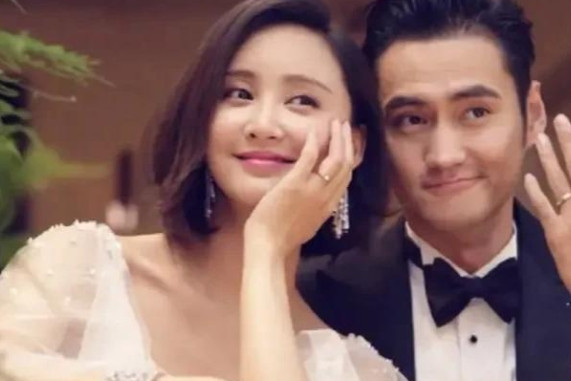 2014年的某天晚上，刚刚离婚的张歆艺依旧无法入睡，就在这时手机响了，对面传来一
