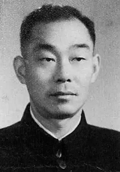 上海解放后，陈毅要选公安局长，陈赓说：“让那个死刑犯来当如何”？1949年6月，