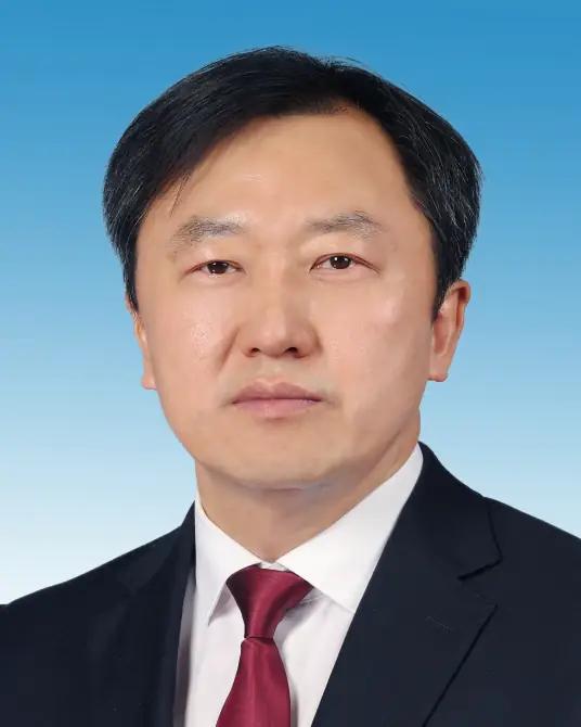 新疆原政协副主席金之镇被“双开”！他完了！金之镇，男，回族，1970年7月生，江
