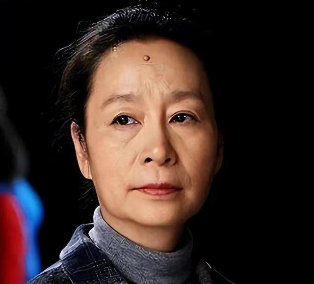 奚美娟这下彻底坐不住了，她最害怕的事情终究还是发生了！德艺双馨成了最大的讽刺，原