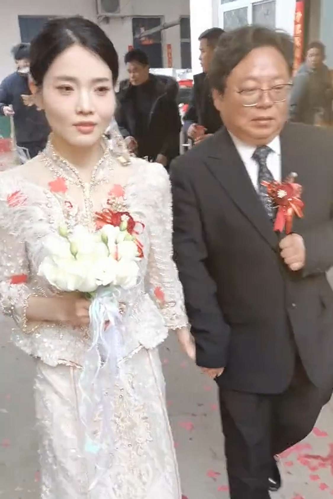 我们老板找了个刚毕业的大学生，羡慕了。