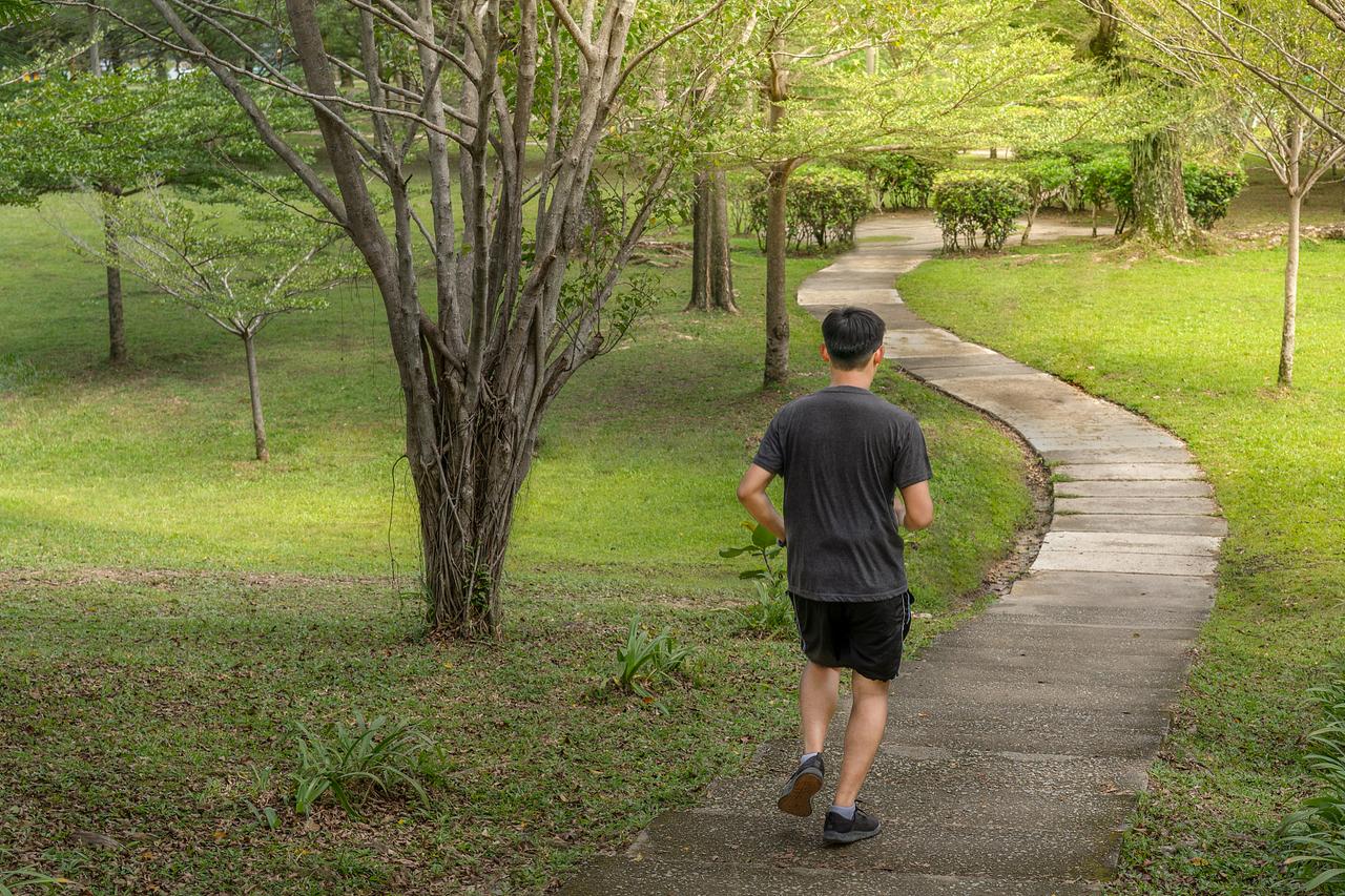 医生发现：天冷还坚持散步的老年人，用不了多久，身体或有4变化
