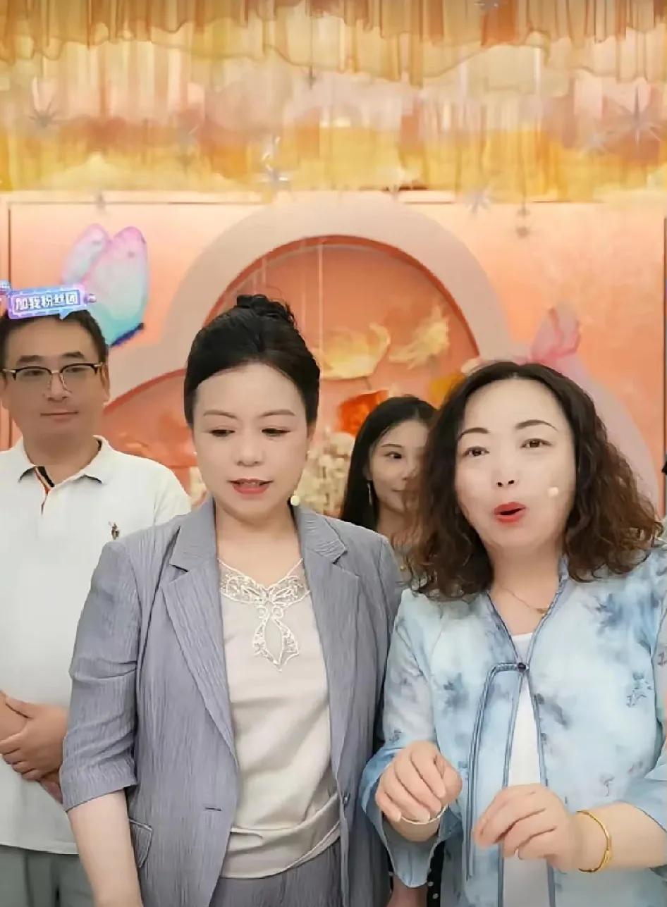 请问一下大家，这个杨奶奶到底是何许人物啊？她好像特别厉害？平时看她的直播间，
