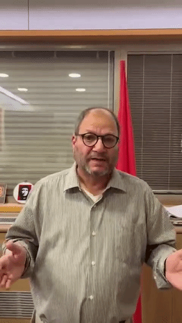 这是个值得尊重的以色列人。在以色列议会通过死刑法案后，以色列议会议员、左翼政