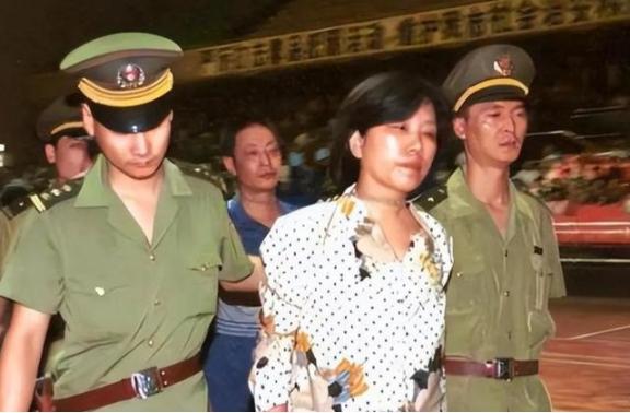 “我就跳个舞，就要枪毙我，我不服！”1985年西安刑场，马上就要被处死刑的女人突