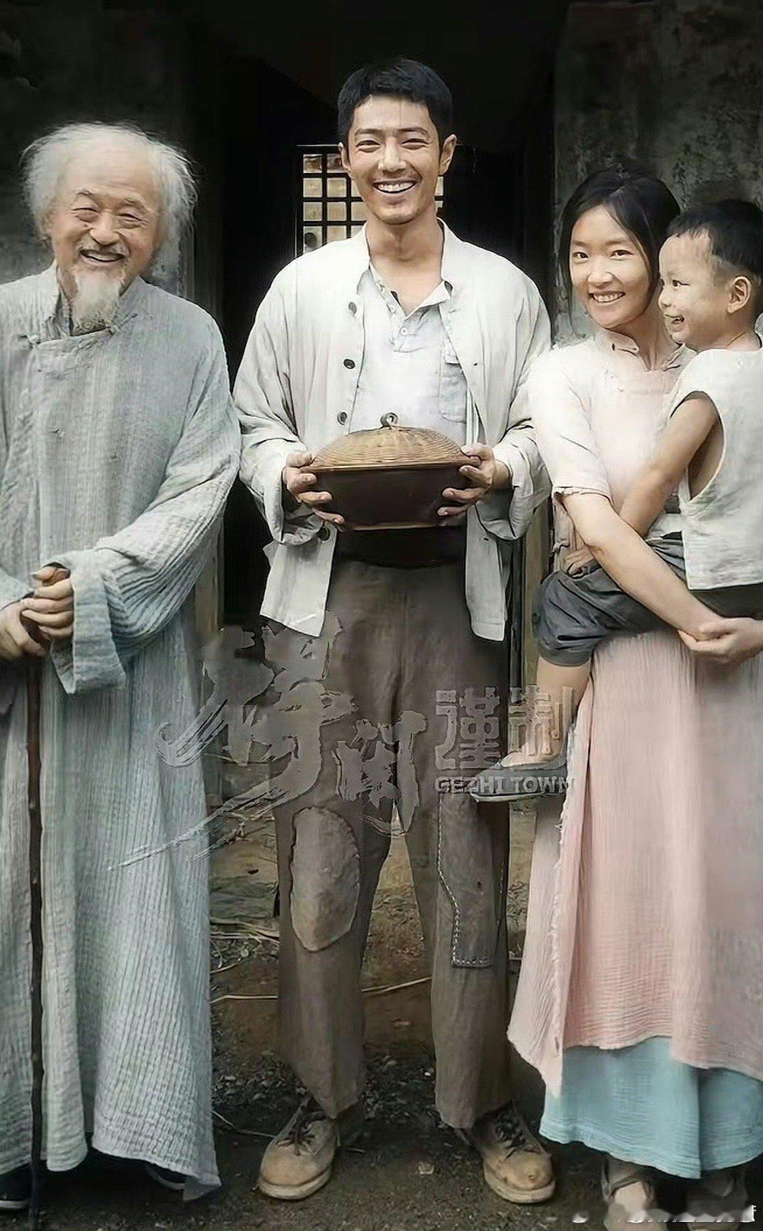 央视网文娱评得闲谨制央视网文娱点评《得闲谨制》：映照民族精神的时代镜像。影片在“