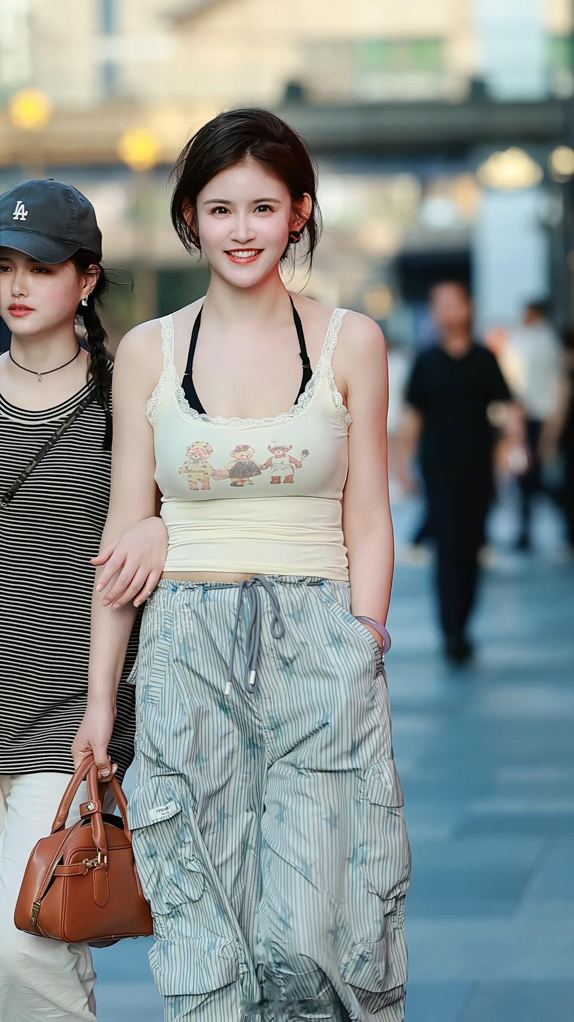 【成都街拍】周一，宝贝们早安！丨摄影拍照每日穿搭​​​