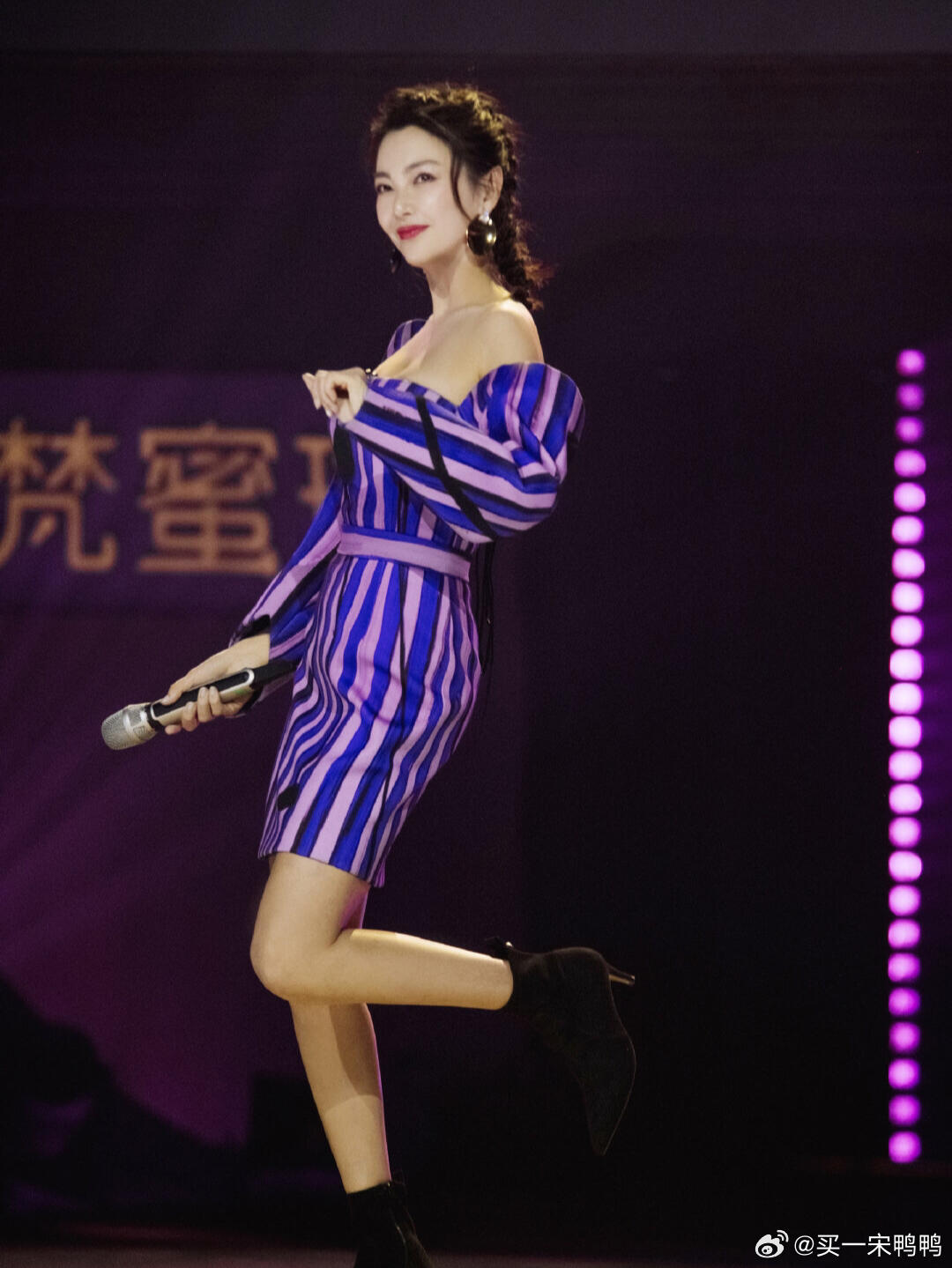 张雨绮张雨绮在浪姐舞台上的自信感绝了！又美又飒，唱功还在线，姐姐的魅力谁能不爱～