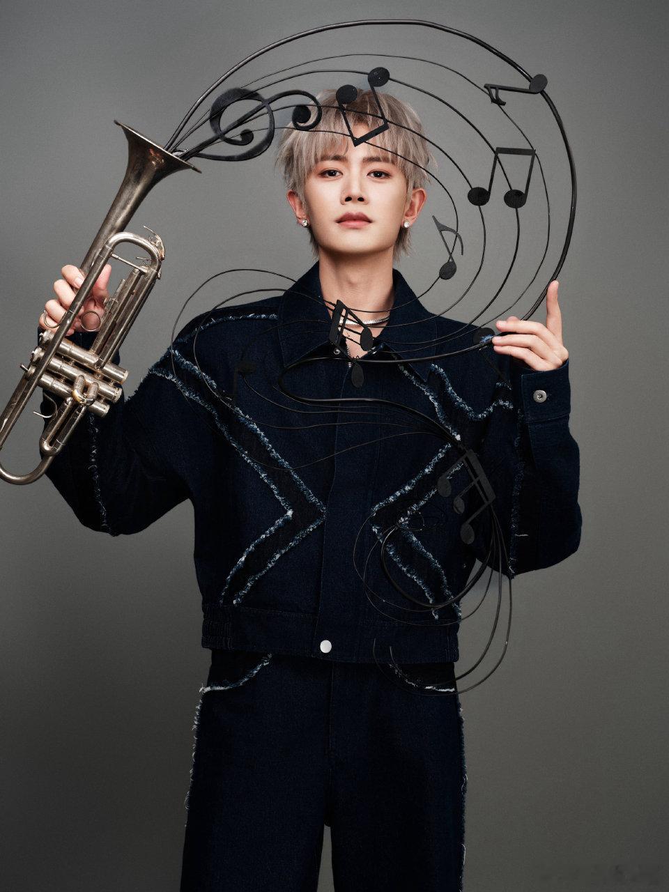 任嘉伦音乐节造型来啦！燥侯牛仔boy压轴燃爆全场💥🔥🔥！