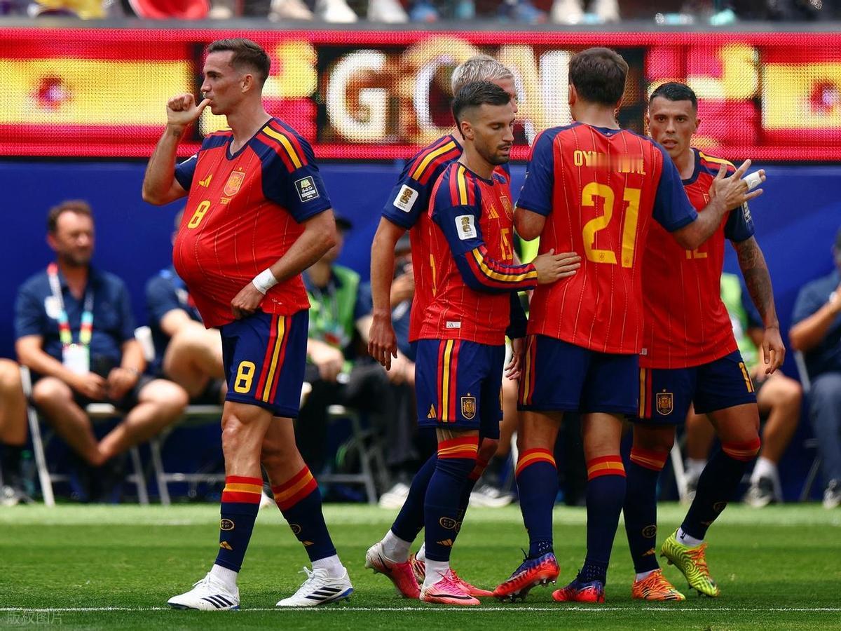 2-1！世界杯上演神奇一夜，西班牙纪录被终结，替补2分钟绝杀7月11日