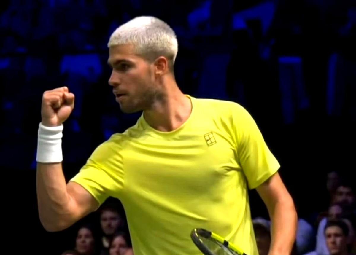 阿尔卡拉斯输了，不是输在球技，是输在节奏乱了。费雷罗连夜被叫回来，这事儿说明啥